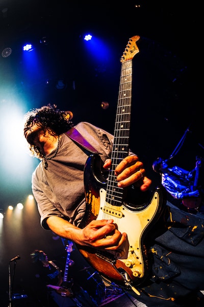 鷲山和希（G, Vo）（Photo by Shoma Yasukawa）