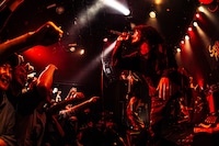 鷲山和希（G, Vo）（Photo by Shoma Yasukawa）