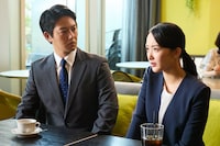 「緊急取調室」最終話より、左から工藤阿須加、長屋晴子（緑黄色社会）。