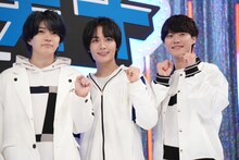 左から西畑大吾、大西流星、大橋和也。