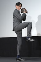 美しい投球フォームでボールを投げ入れる松谷鷹也。