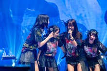 肩を寄せ合う#2i2。