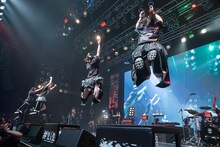 盛大にジャンプする#2i2。