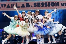 「KAWAII LAB. SESSION vol.17」より、MORE STARのステージの様子。（撮影：ヨシモリユウナ）