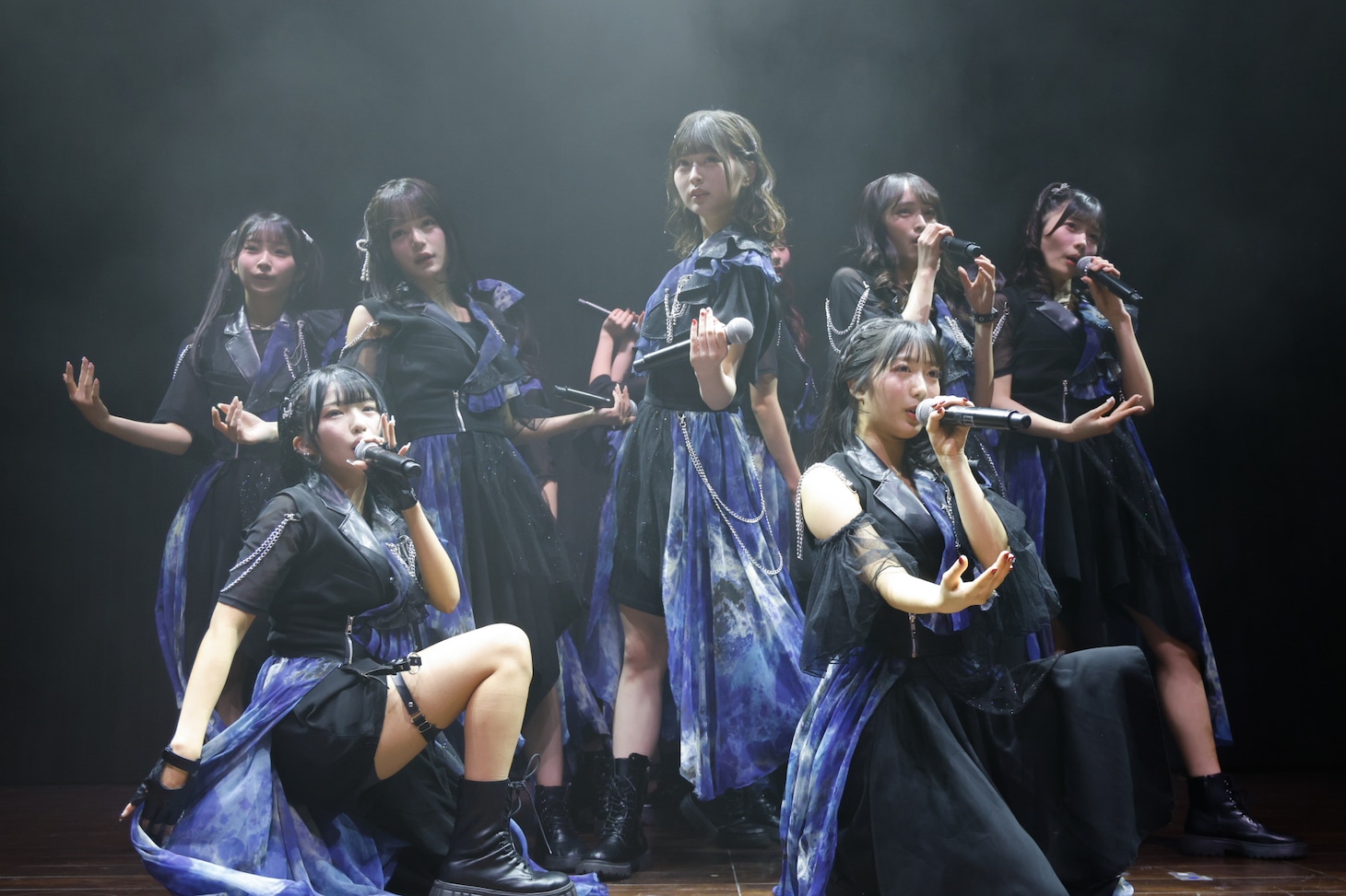 「WHITE SCORPION 2nd Anniversary LIVE」の様子。©OVERSE/KING RECORDS