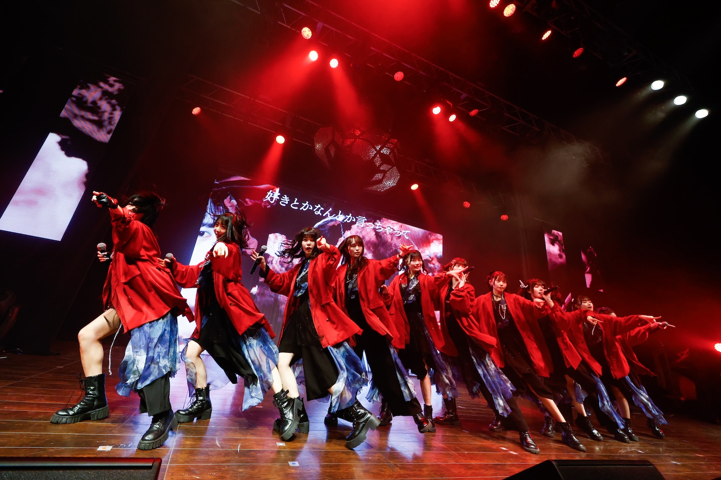 「WHITE SCORPION 2nd Anniversary LIVE」の様子。©OVERSE/KING RECORDS