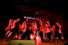 「WHITE SCORPION 2nd Anniversary LIVE」の様子。©OVERSE/KING RECORDS