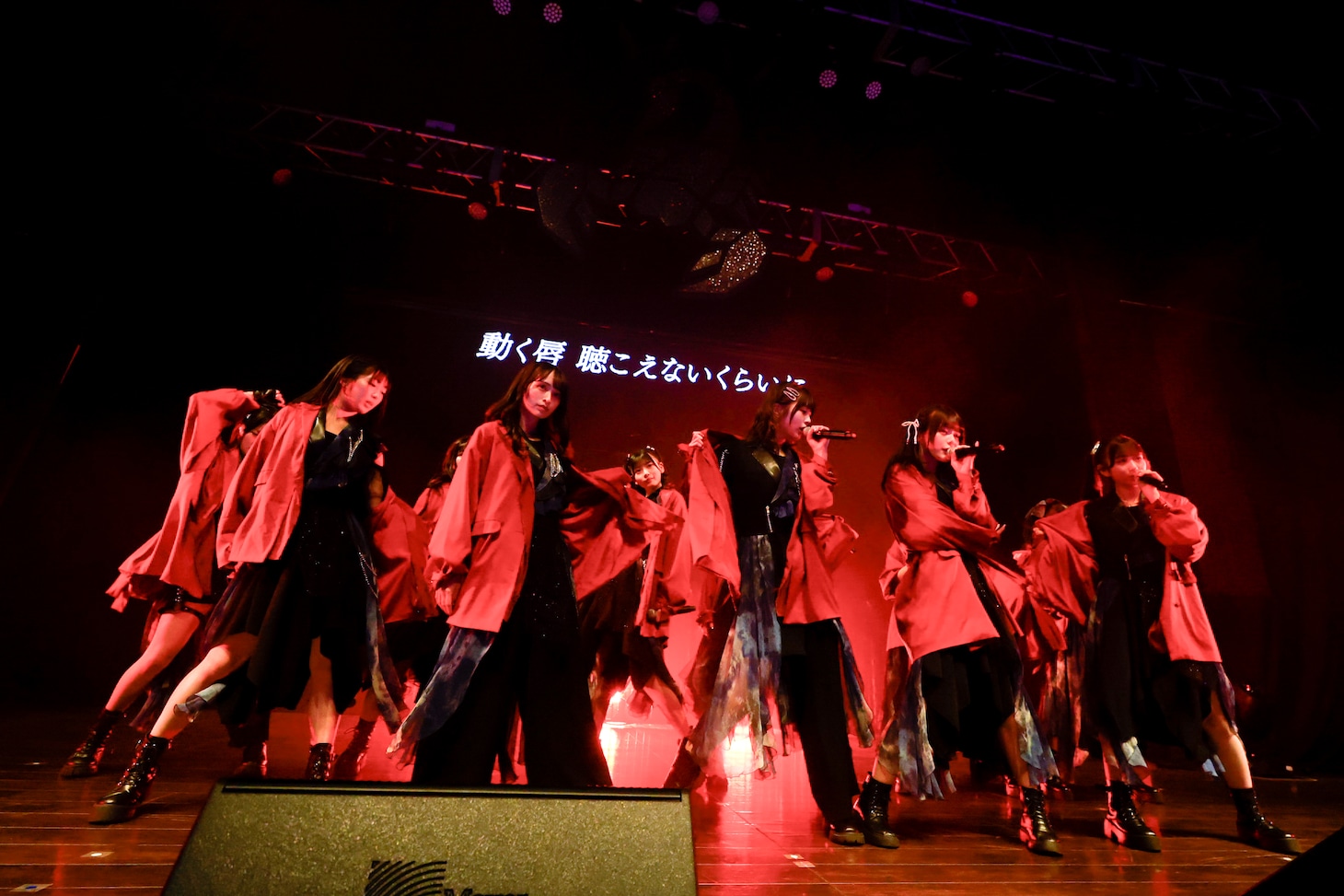 「WHITE SCORPION 2nd Anniversary LIVE」の様子。©OVERSE/KING RECORDS