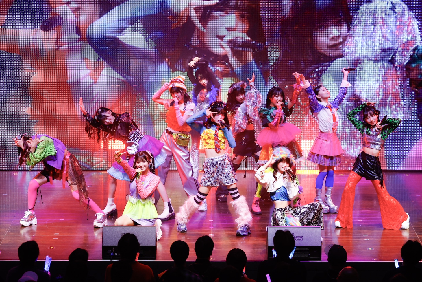 「WHITE SCORPION 2nd Anniversary LIVE」の様子。©OVERSE/KING RECORDS