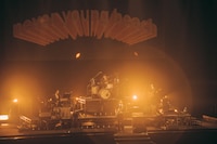 never young beach日本武道館公演の様子。（Photo by Kiyoe Ozawa）