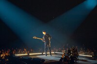 センターステージでプレイする巽啓伍（B）。（撮影：信岡麻美）