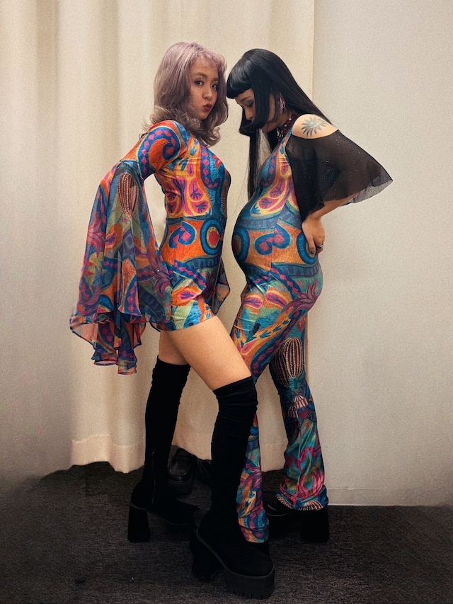 チャラン・ポ・ランタン。右が姉の小春。