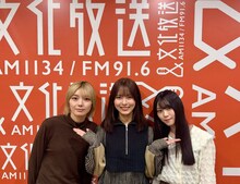 左から藤吉夏鈴、中嶋優月、山下瞳月。