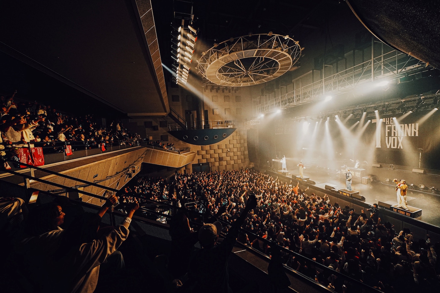 THE FRANK VOX「必死のパッチ！なんばハッチ！ ～叶えたります！大阪城ホール～」の様子。