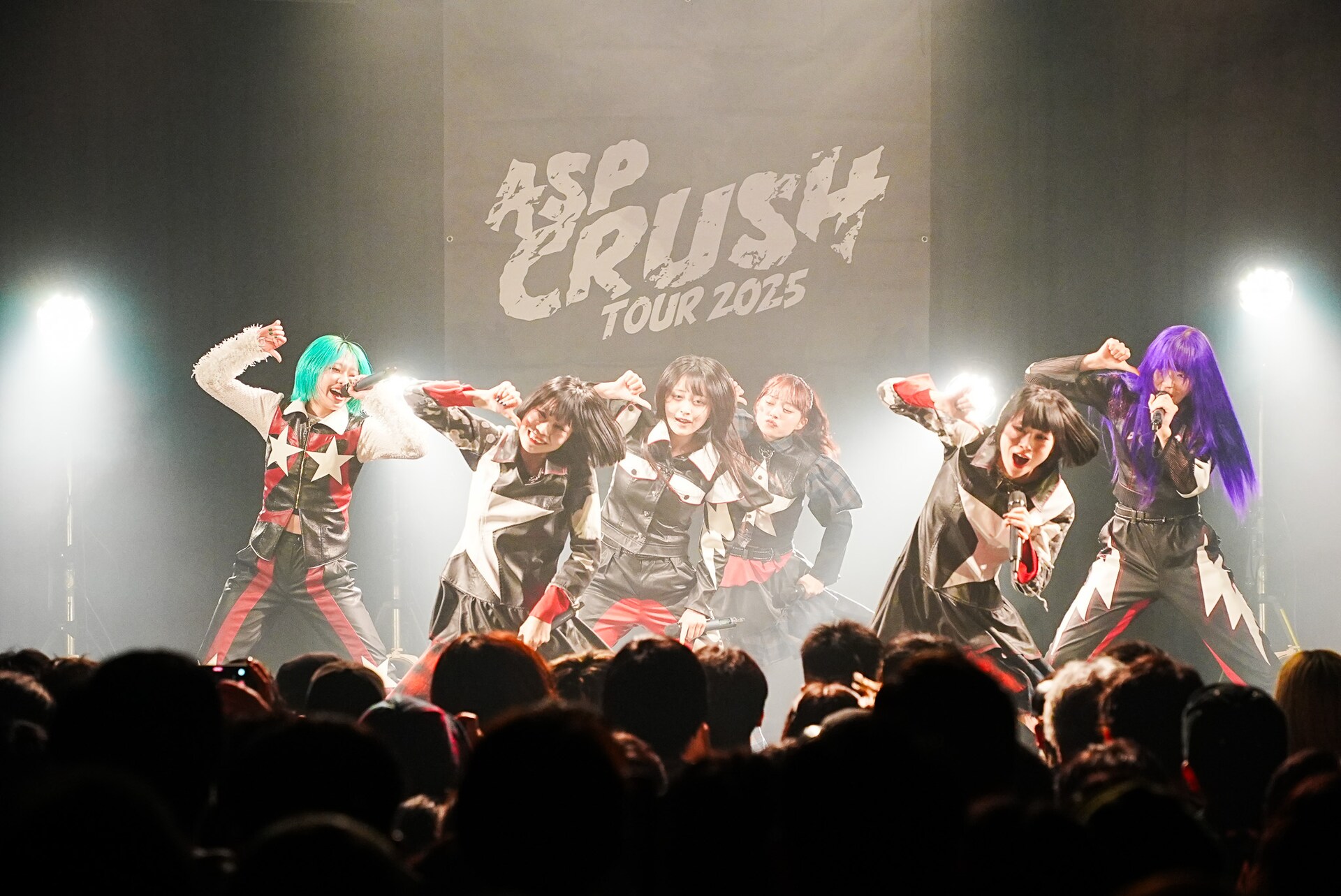 ASPからチッチチチーチーチー脱退、「ASP CRUSH TOUR」涙こらえて笑顔