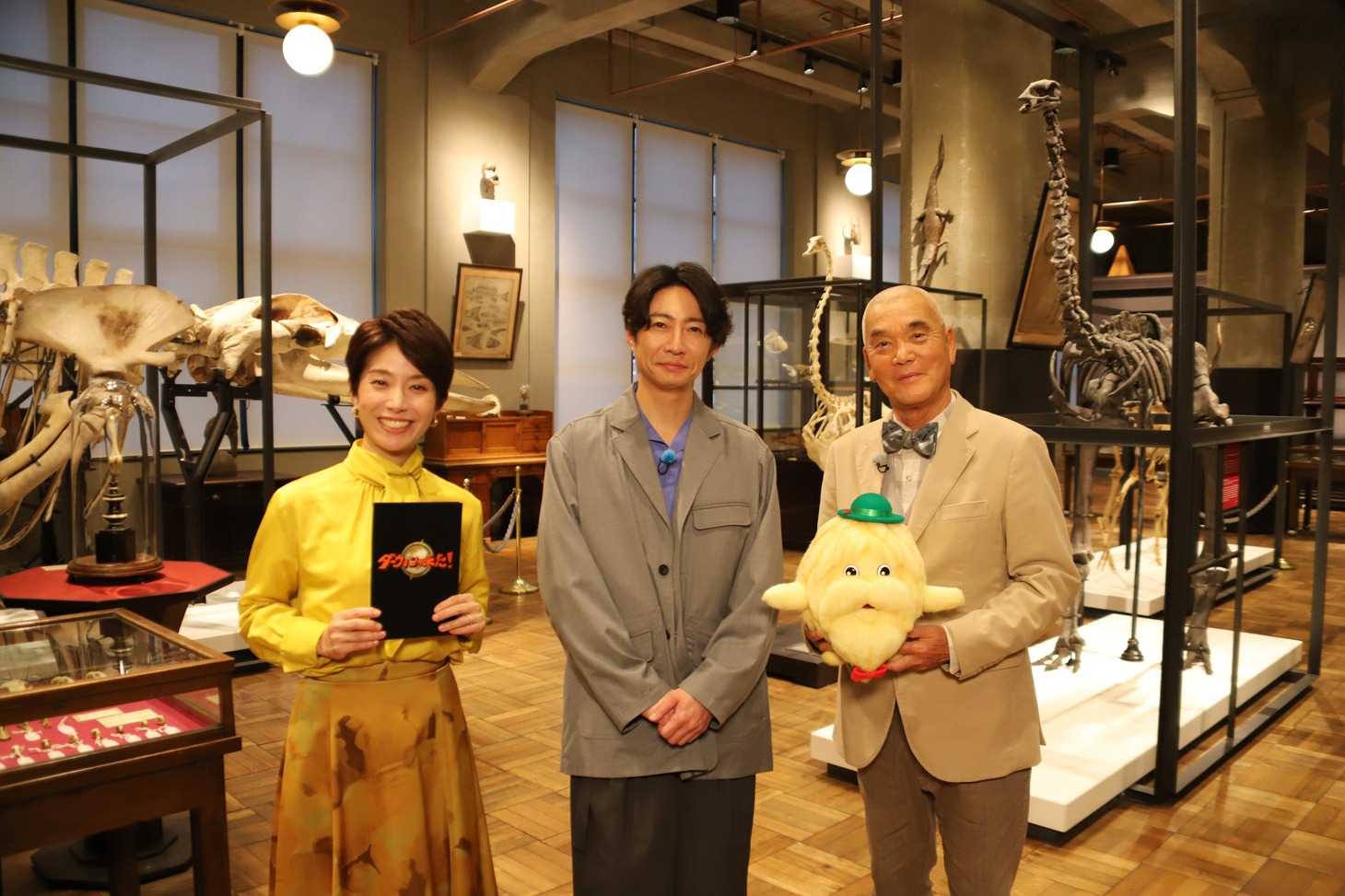 左から廣瀬智美、相葉雅紀、岩合光昭。「ダーウィンが来た！『奇跡！逆転！仰天！ “絶滅”からの復活劇スペシャル』」より。（写真提供：NHK）