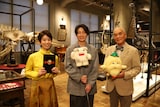 左から廣瀬智美、相葉雅紀、岩合光昭。「ダーウィンが来た！『奇跡！逆転！仰天！ “絶滅”からの復活劇スペシャル』」より。（写真提供：NHK）