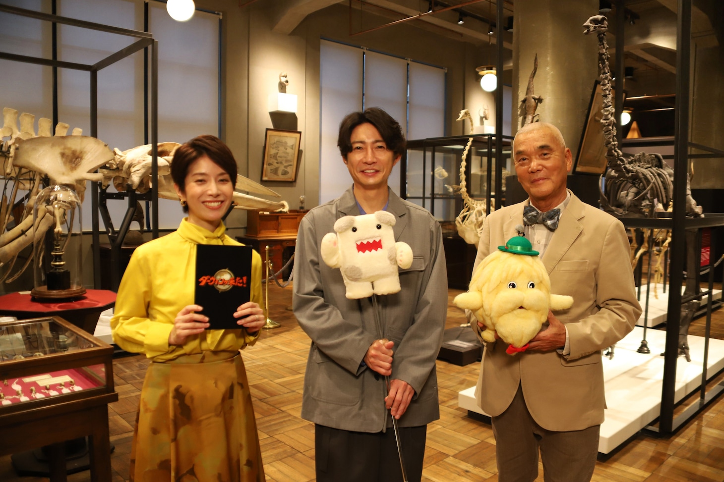 左から廣瀬智美、相葉雅紀、岩合光昭。「ダーウィンが来た！『奇跡！逆転！仰天！ “絶滅”からの復活劇スペシャル』」より。（写真提供：NHK）