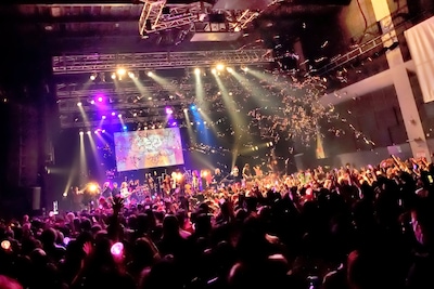 「hide Birthday Party 2025」オールキャストセッションの様子。