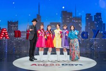 左から酒井ミキオ、ももいろクローバーZ、森口博子。