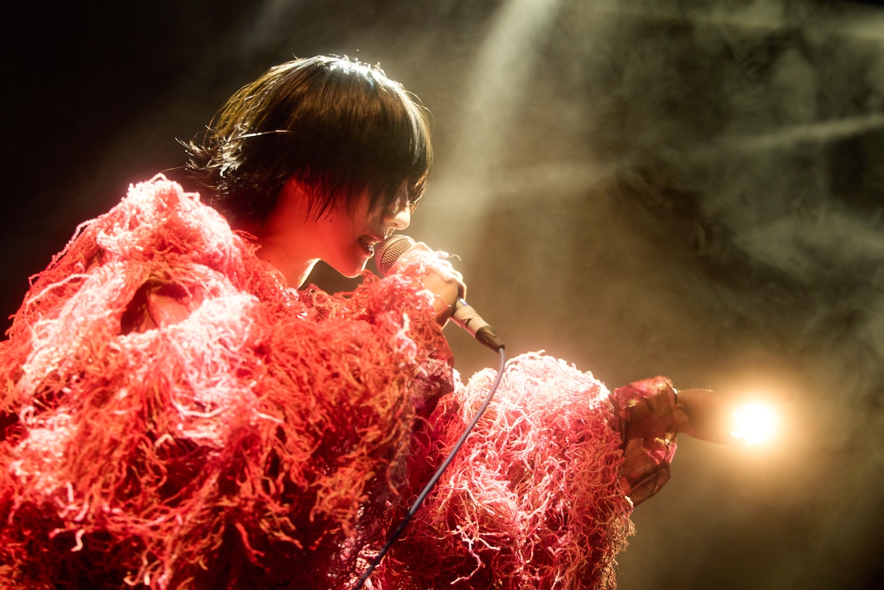 春ねむりが訴えた“踊る”ことの意味、イスラエルの虐殺に声を上げて抗う理由