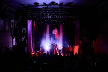 春ねむり「孵化過程（Incubation Process）」の様子。（撮影：藍莉）