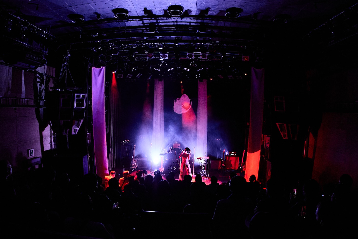 春ねむり「孵化過程（Incubation Process）」の様子。（撮影：藍莉）