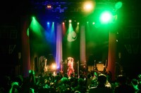 春ねむり「孵化過程（Incubation Process）」の様子。（撮影：藍莉）