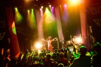 春ねむり「孵化過程（Incubation Process）」の様子。（撮影：藍莉）