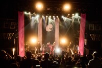 春ねむり「孵化過程（Incubation Process）」の様子。（撮影：藍莉）