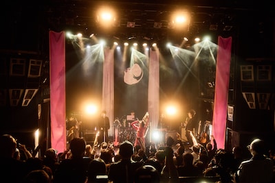 春ねむり「孵化過程（Incubation Process）」の様子。（撮影：藍莉）