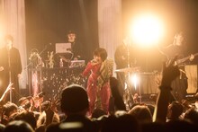 春ねむり「孵化過程（Incubation Process）」の様子。（撮影：藍莉）