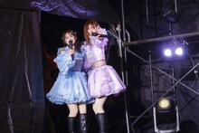 咲良菜緒と大黒柚姫。（撮影：笹森健一）