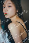 梅澤美波（乃木坂46）2nd写真集「透明な覚悟」特典の折り目なしB3ポスター。（HMV＆BOOKS SHIBUYA ）（撮影：東京祐）