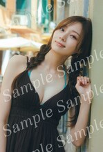 梅澤美波（乃木坂46）2nd写真集「透明な覚悟」特典ポストカード。（紀伊國屋書店）（撮影：東京祐）