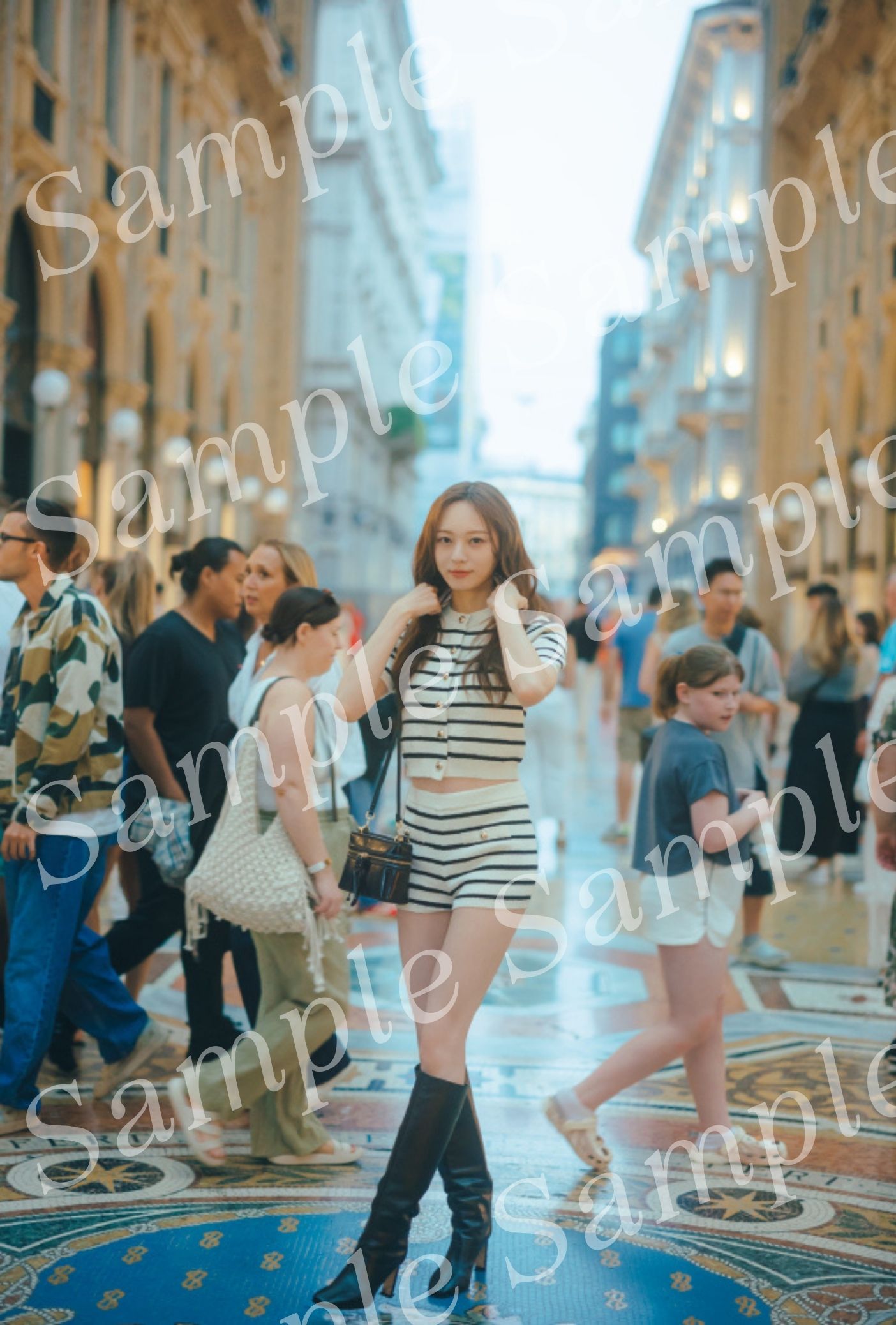 梅澤美波（乃木坂46）2nd写真集「透明な覚悟」特典ポストカード。（くまざわ書店）（撮影：東京祐）