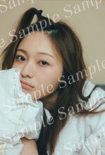 梅澤美波（乃木坂46）2nd写真集「透明な覚悟」特典ポストカード。（未来屋書店・アシーネ ）（撮影：東京祐）