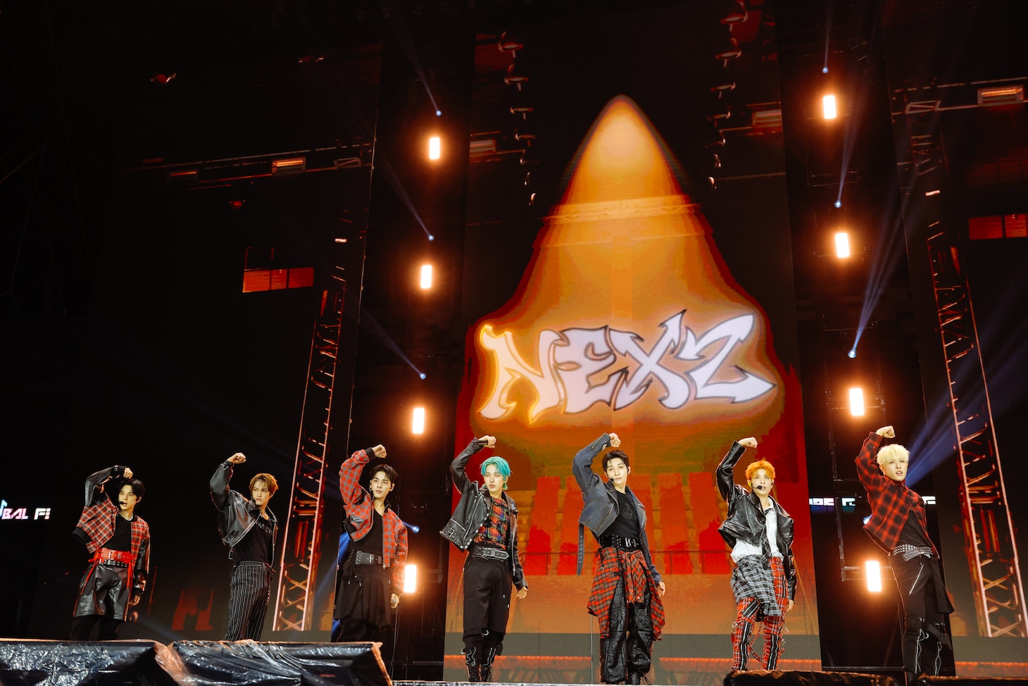 NEXZ。「MUSIC BANK GLOBAL FESTIVAL IN JAPAN」より。