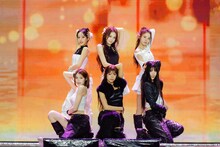 izna。「MUSIC BANK GLOBAL FESTIVAL IN JAPAN」より。