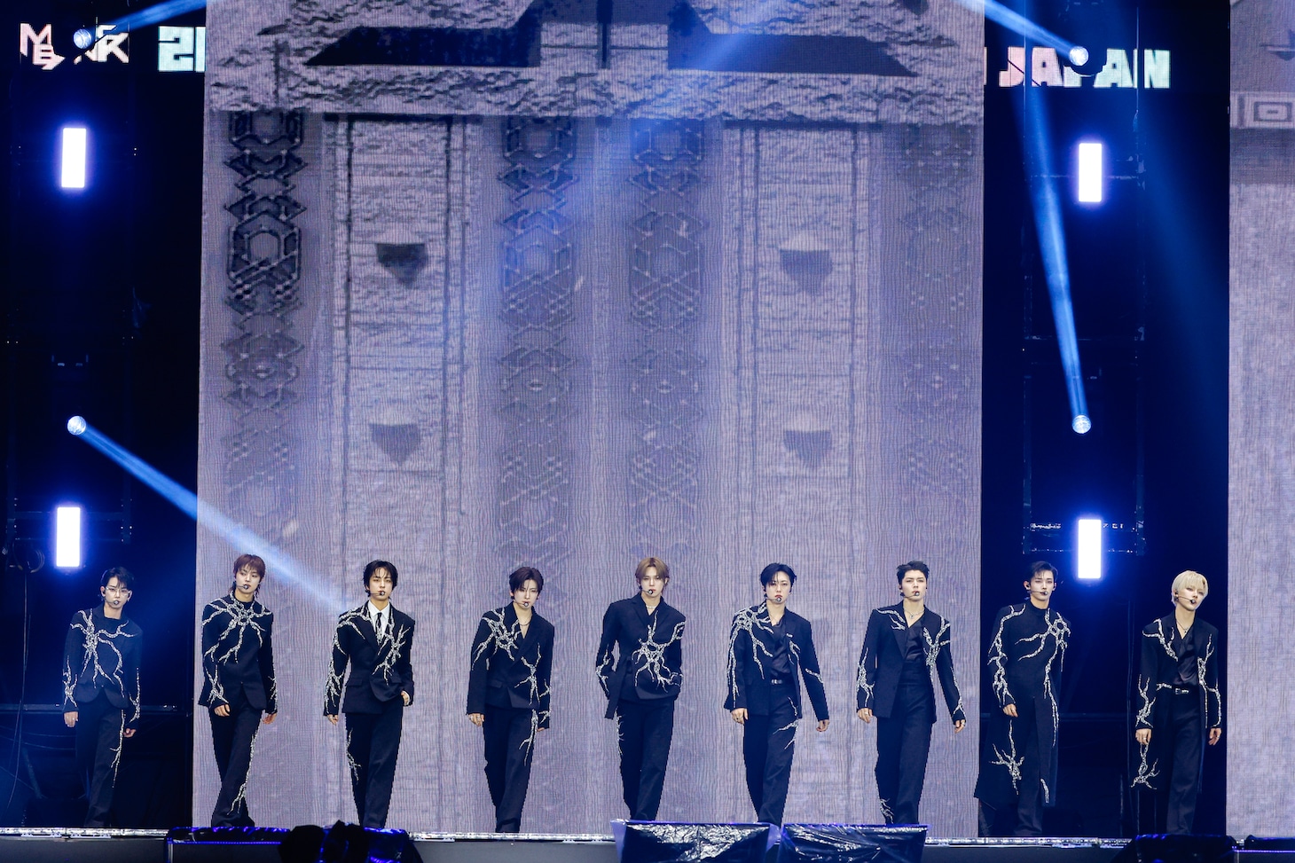 &TEAM。「MUSIC BANK GLOBAL FESTIVAL IN JAPAN」より。