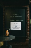 「ヤスエでんじゃらすおじさん×新宿LOFT×下北沢SHELTER 共同企画『環ル日々』FINAL！」会場エントランスの様子。（Photo by Machida Chiaki）