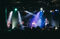 ヤスエでんじゃらすおじさんによるライブの様子。（Photo by Machida Chiaki）