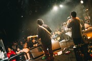 ヤスエでんじゃらすおじさんによるライブの様子。（Photo by Machida Chiaki）