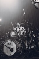 益田英知（Dr）（Photo by Kaito Ono）