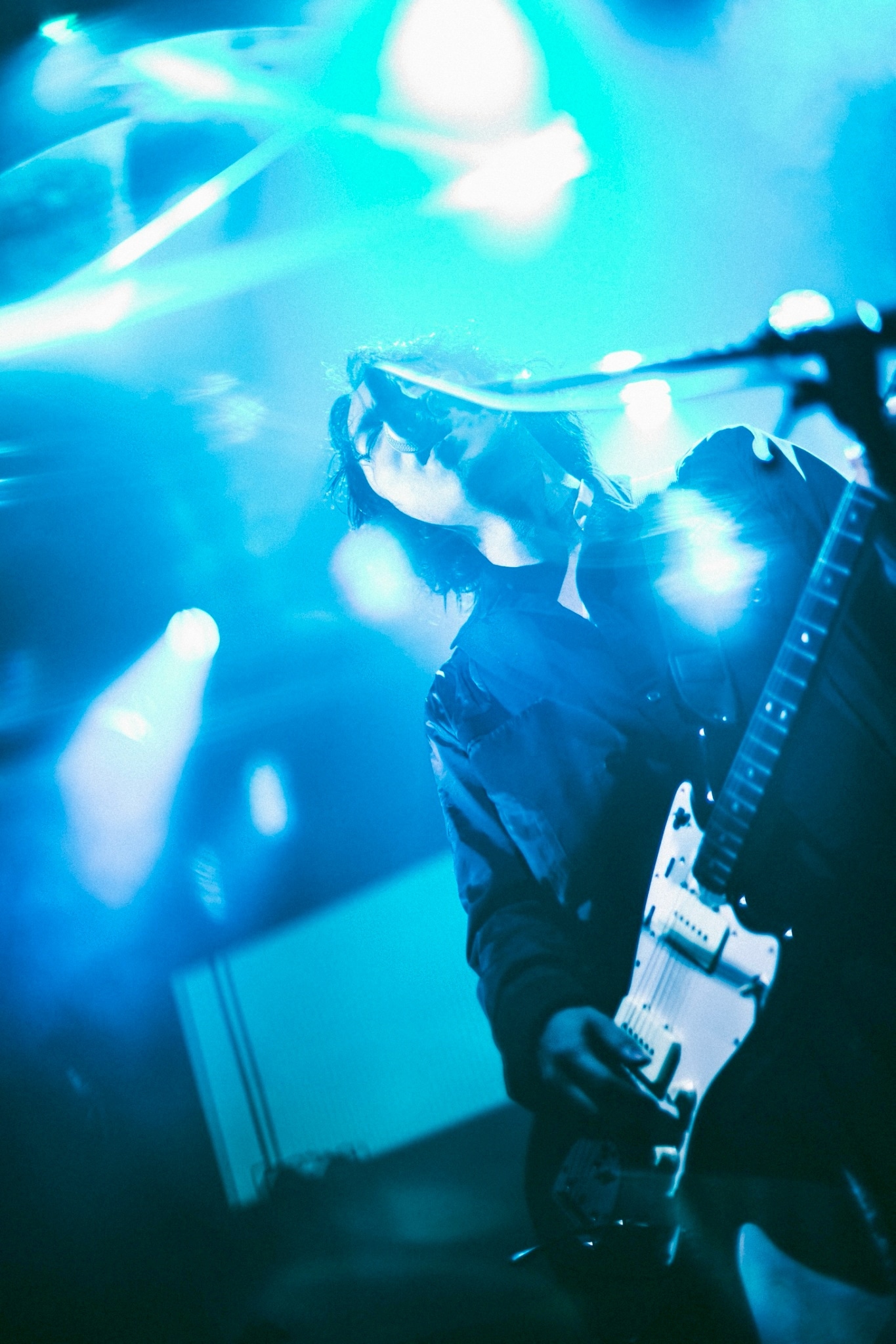 小林祐介（Vo, G, Synth）（撮影：タカギユウスケ）