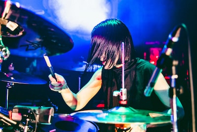 福田洋子（サポートドラマー）（撮影：タカギユウスケ）