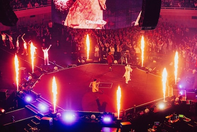 ダイナミックな炎の演出も。（Photo by toya）