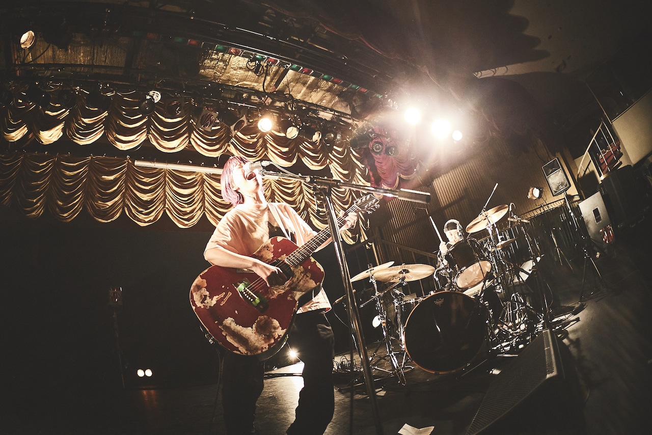 鈴木実貴子ズ最大規模ワンマン「危機一発」、物販届かず弦が切れても大団円