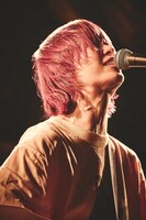 鈴木実貴子（Vo, G）（撮影：上保昴大）