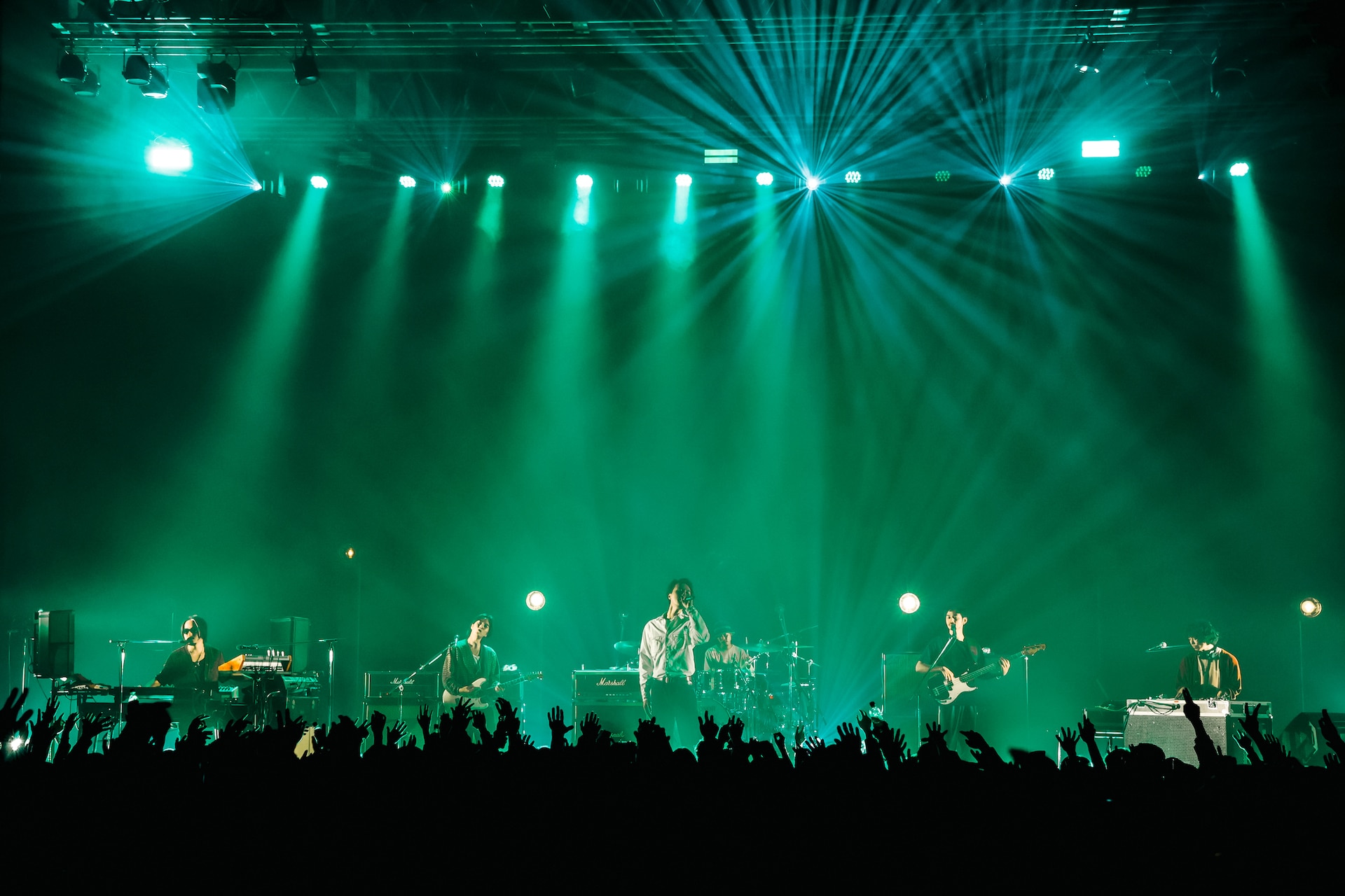 Suchmosアジアツアー完遂、“東京の名物”ライブハウスでバンドの原点に
